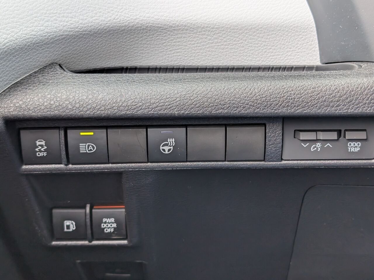 Toyota Sienna XLE/SIÈGES CHAUFFANTS/VOLANT CHAUFFANT/TOIT OUVRANT/SIÈGES EN CUIR/BLUETOOTH/AC BIZONE 2025 Argent Sherbrooke - photo #11