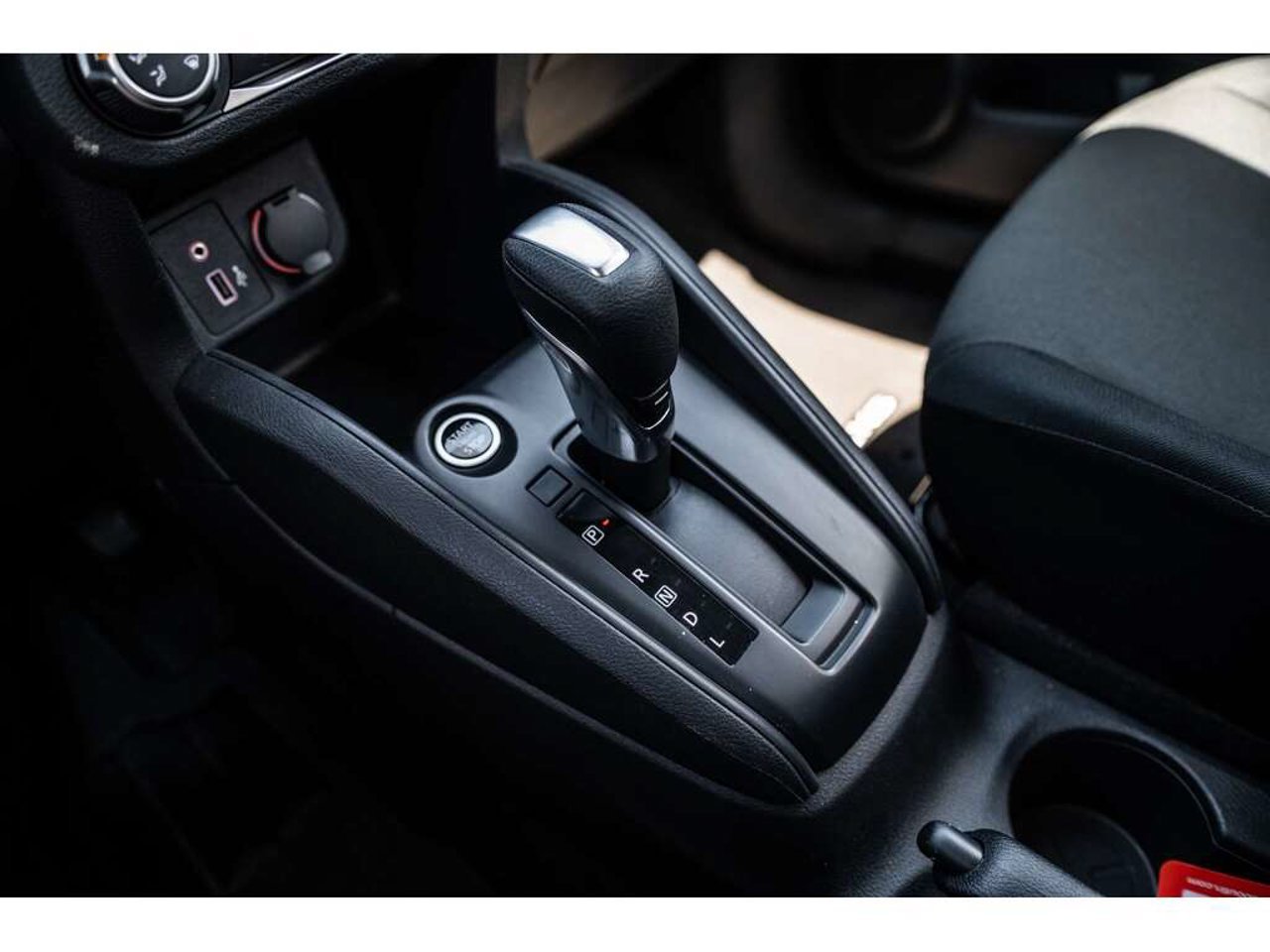 2025 Nissan Kicks Play Silver Sainte-Julienne - photo #20