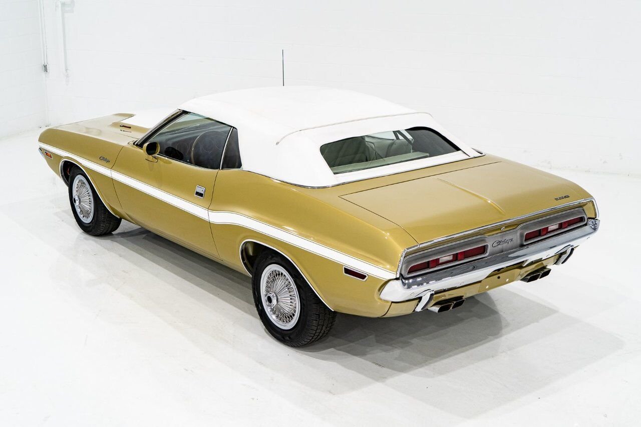 1971 Dodge Challenger *PRIX EN USD* Convertible Fully restored to desirable specifications Gold Montreal - photo #31
