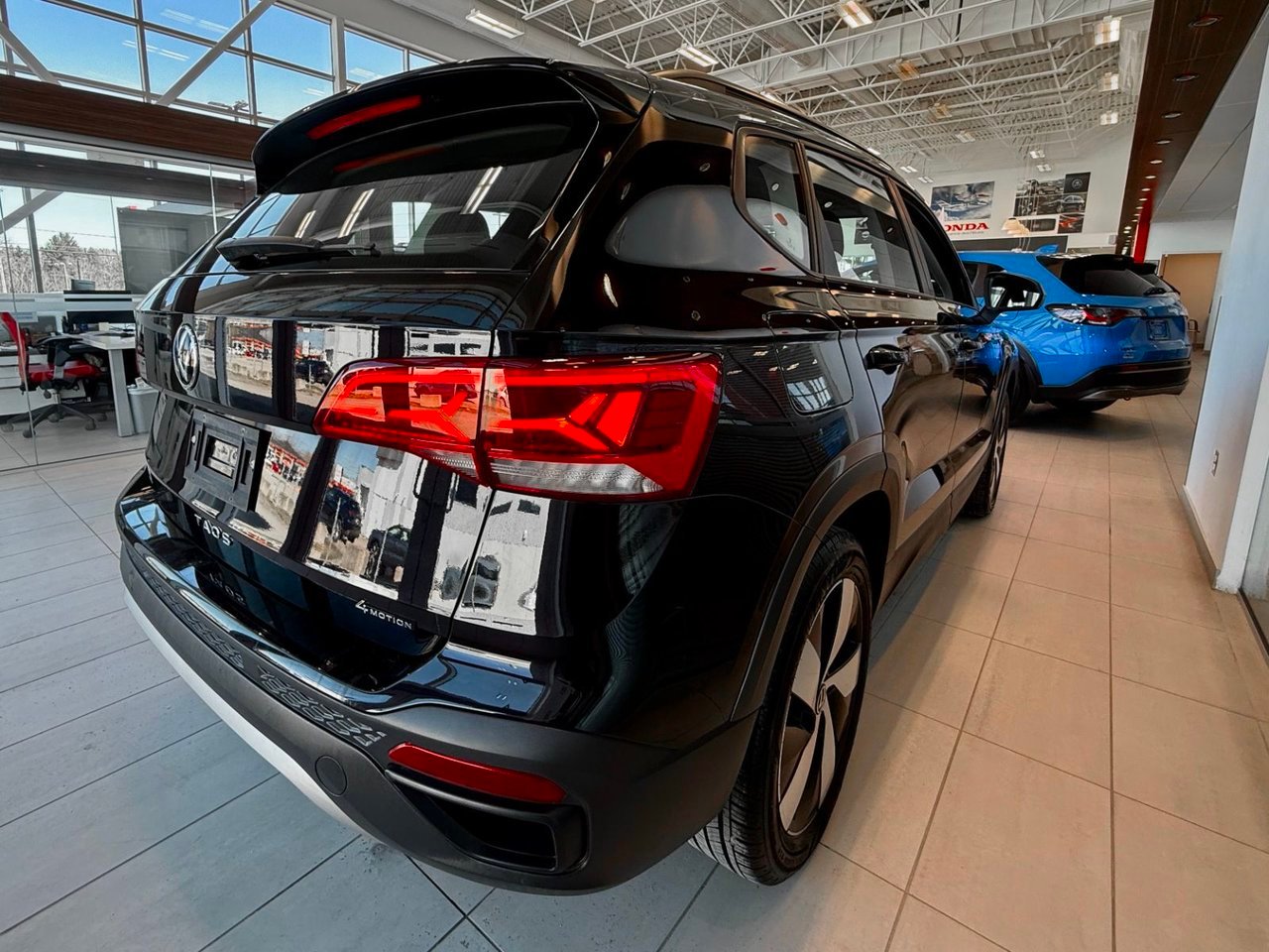2024 Volkswagen Taos Black Notre-Dame-des-Prairies - photo #14