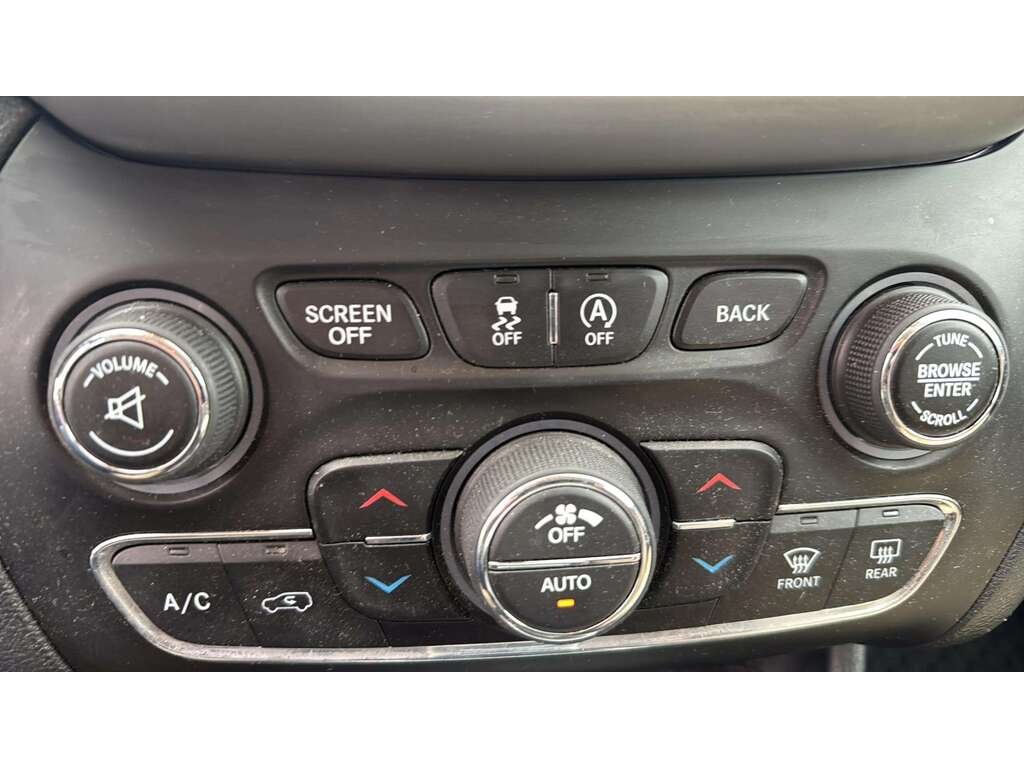 2016 Jeep Cherokee 4WD 4dr North Red Gatineau - photo #13