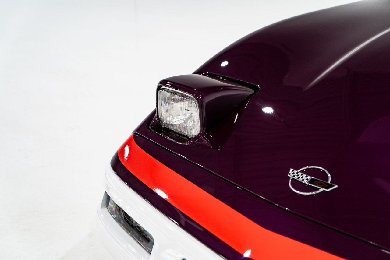1995 Chevrolet Corvette *PRIX EN USD* RPO Z4Z PACE CAR PRESENTED IN DELIVERY PACKAGING WITH ONLY 192MILES (307KM) FROM NEW White Montreal - photo #50