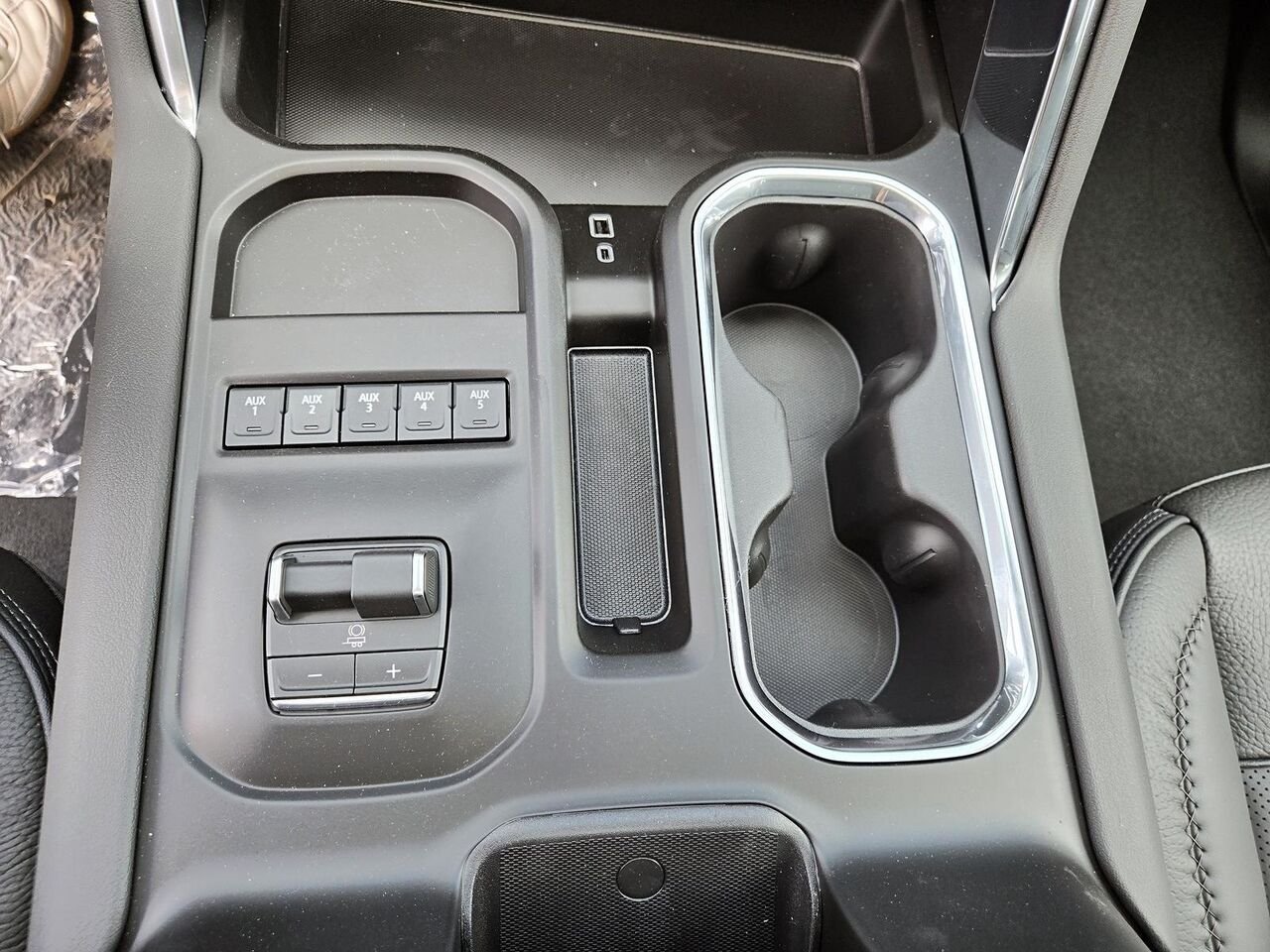 GMC Sierra 3500HD Denali cabine multiplace 4RM 172 po 2026 NOIR ONYX Saint-Hyacinthe - photo #11