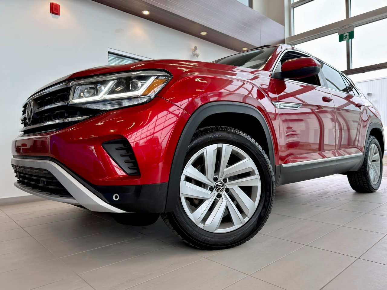 2021 Volkswagen Atlas Cross Sport Red Notre-Dame-des-Prairies - photo #2