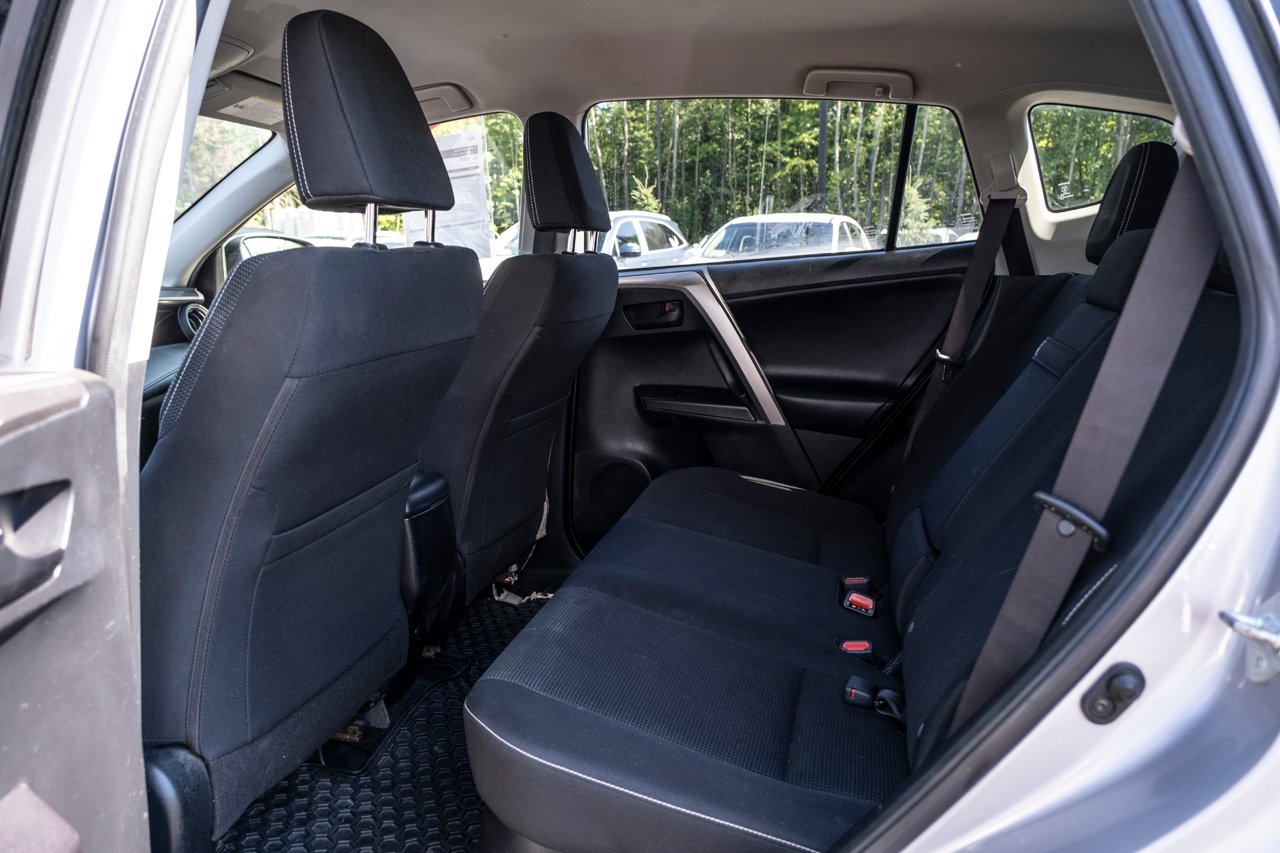2018 Toyota RAV4 Grey Gatineau - photo #21
