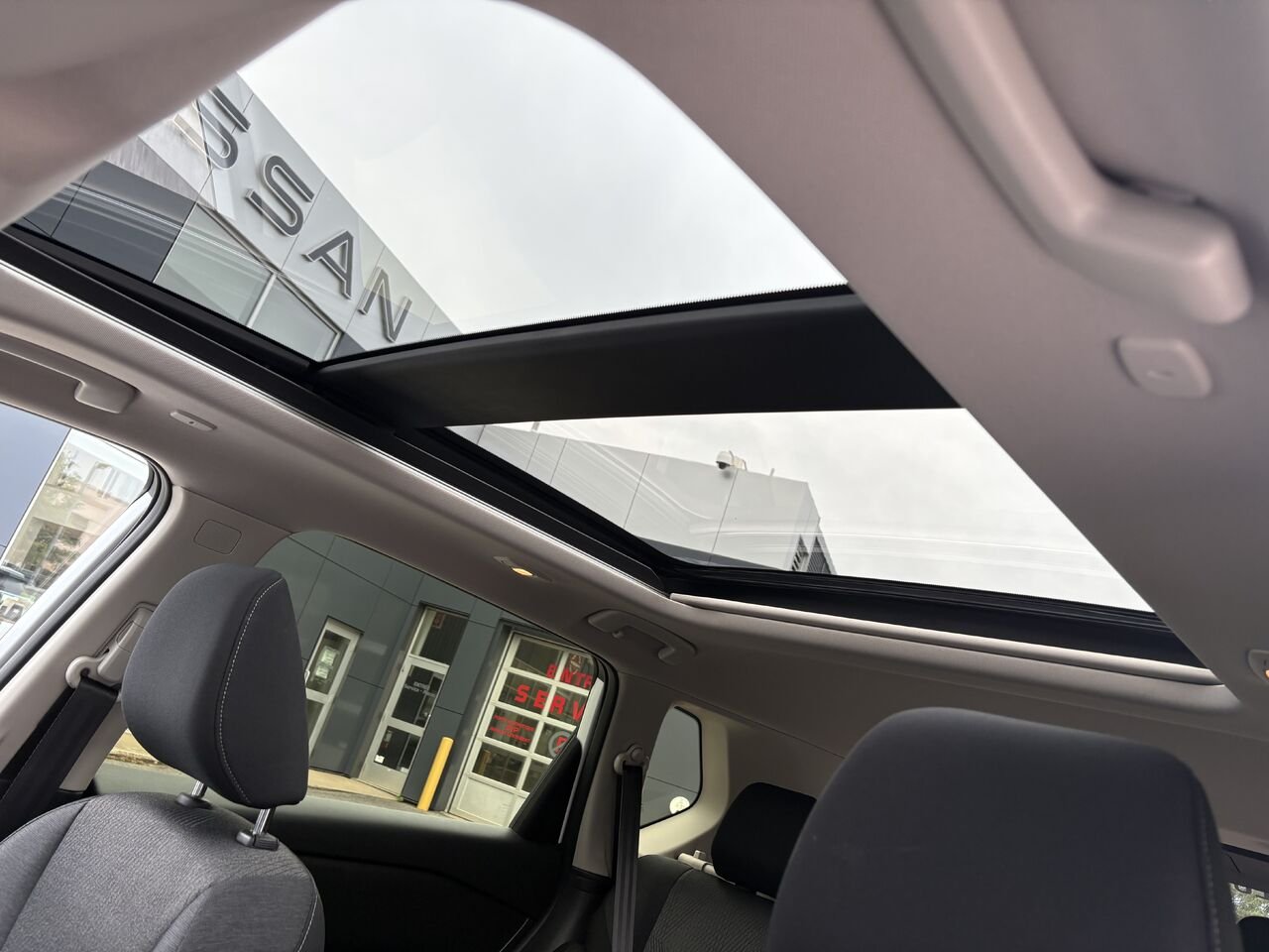 2024 Nissan Rogue SV AWD White Châteauguay - photo #14