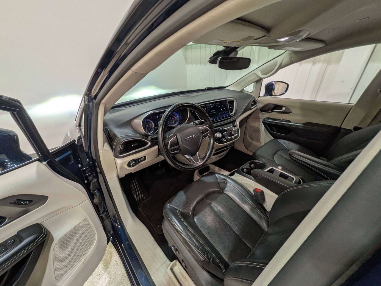 Chrysler Pacifica 2022 Bleu Val-David - photo #10
