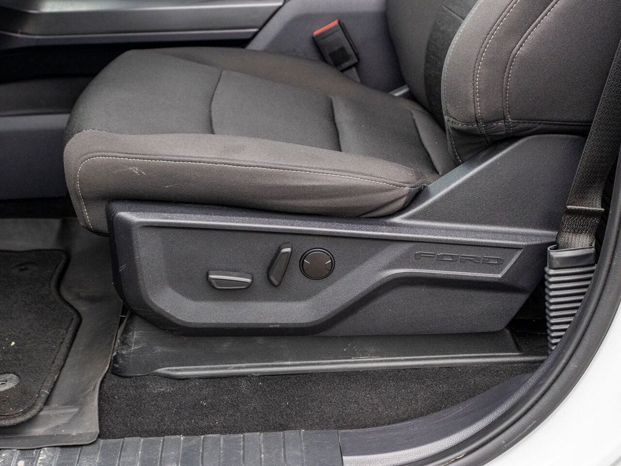 Ford F-150 XLT cabine SuperCrew 4RM caisse de 5,5 pi 2024 Gris Châteauguay - photo #26
