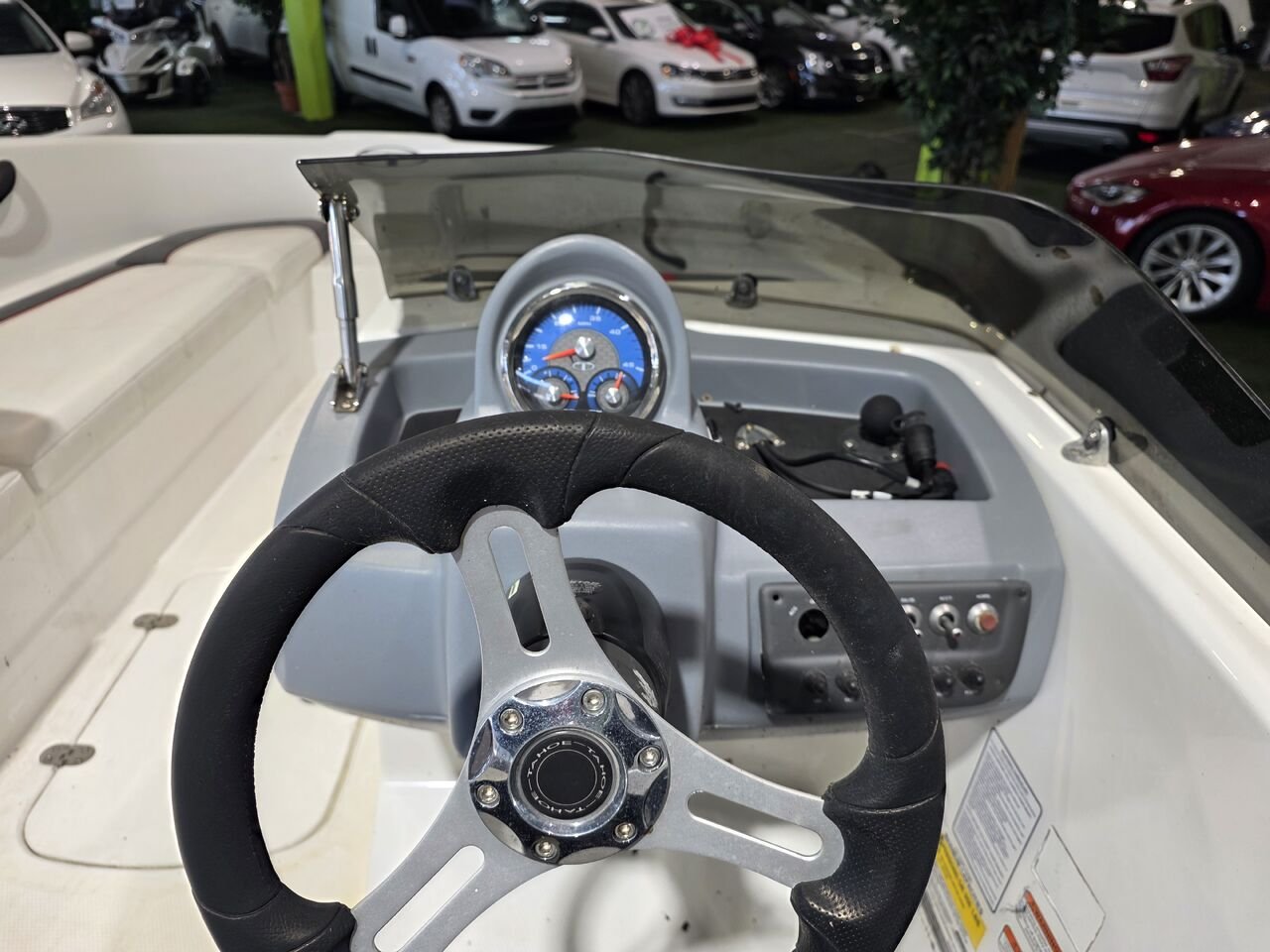 2021 Tahoe T16 White  - photo #10