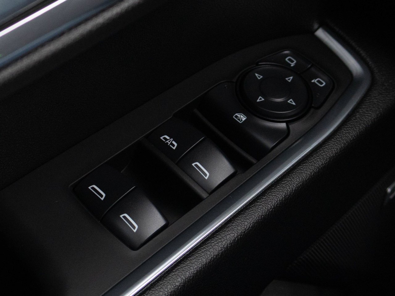 2024 Chevrolet Silverado 1500 4WD Crew Cab 147 LT Trail Boss White Sherwood Park - photo #15