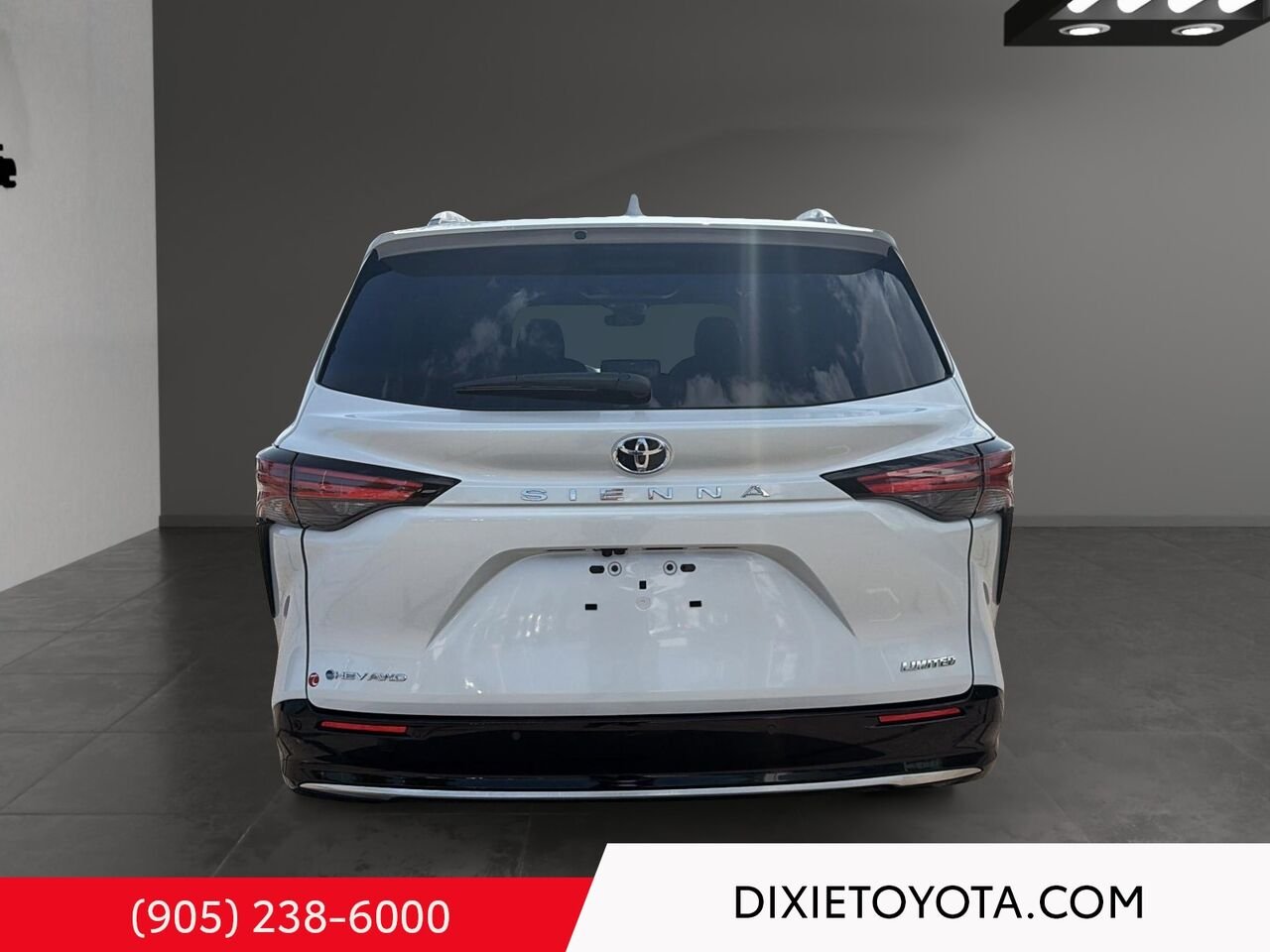 2026 Toyota Sienna Hybrid Limited AWD / CLEAN CARFAX / HEATED AND VENTILATED SEATS / MOONROOF / ALLOY WHEELS / CARPLAY AND ANDROID AUTO White Mississauga - photo #4