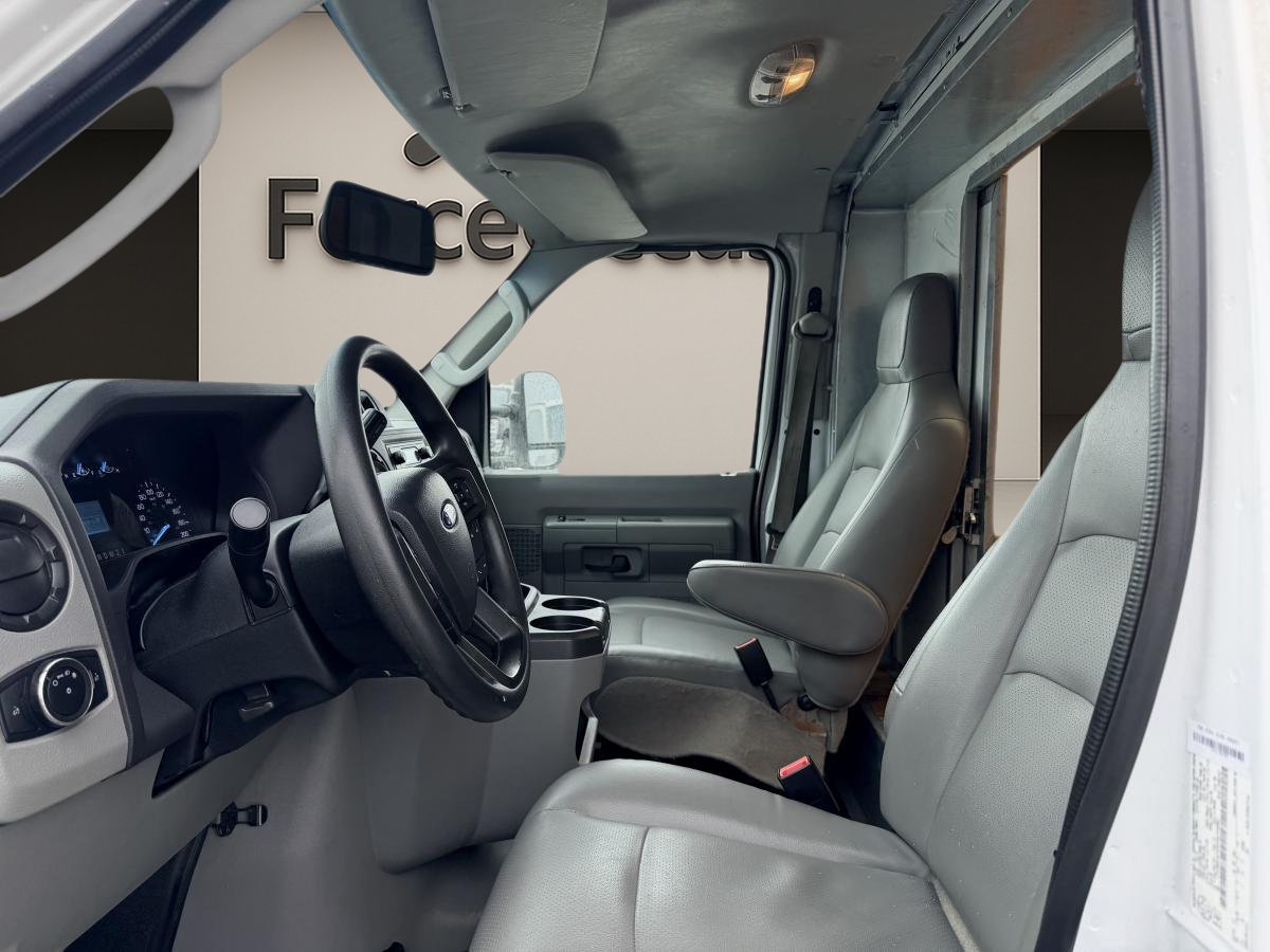 2023 Ford E-450 White  - photo #2
