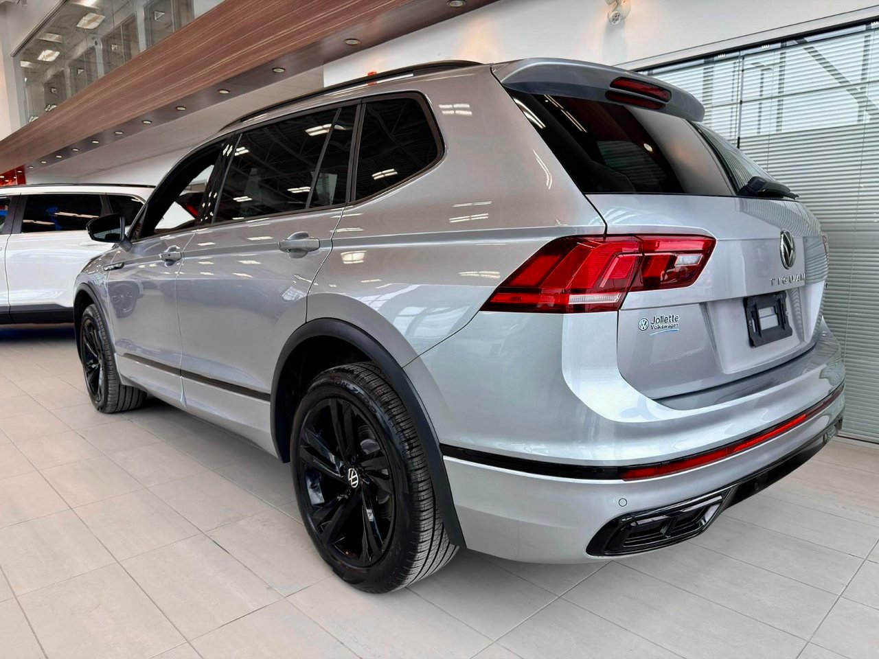 Volkswagen Tiguan 2024 Gris Notre-Dame-des-Prairies - photo #8