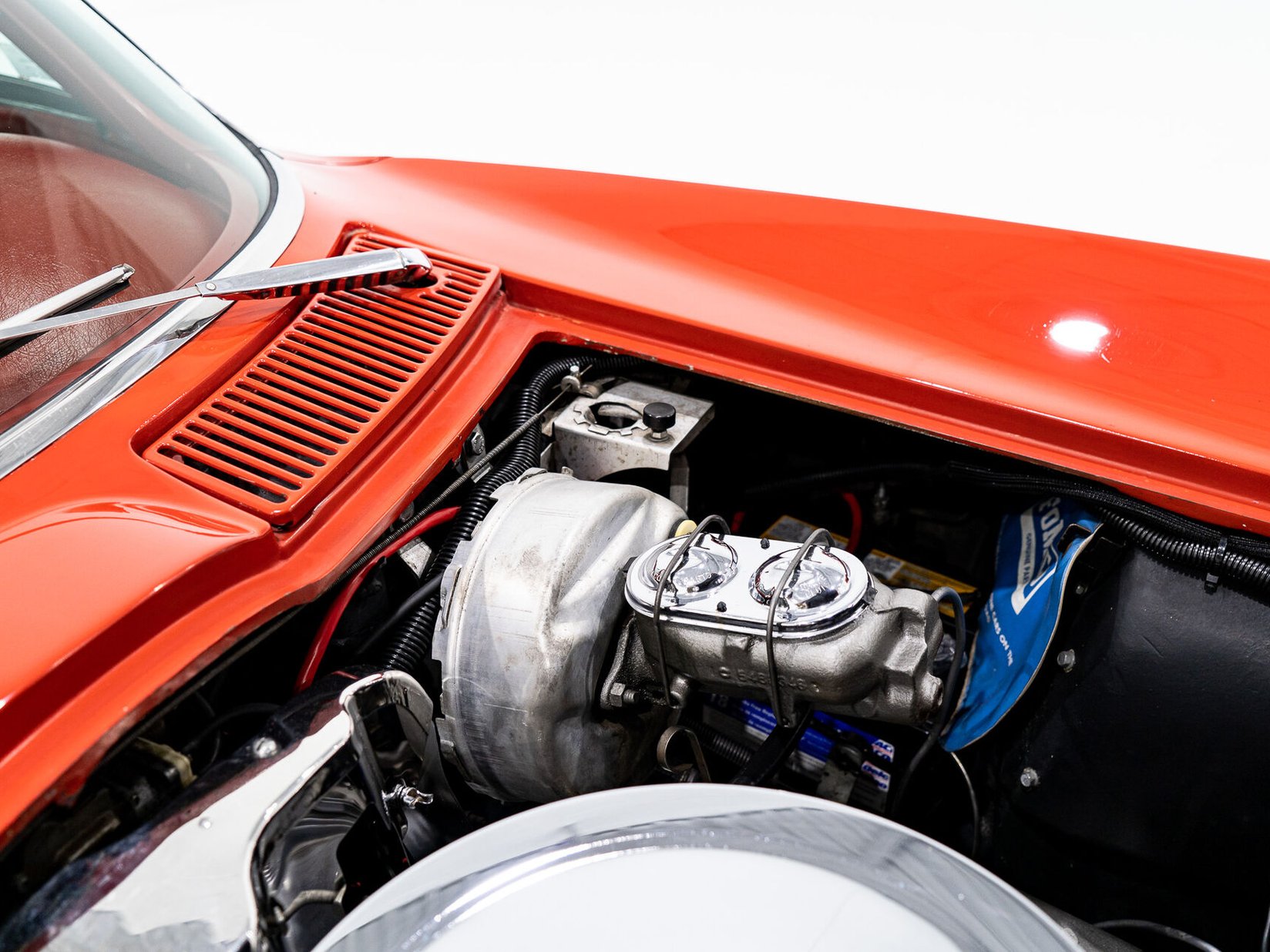 Chevrolet Corvette Split window matching# 327 Factory A/C | PRICE IN USD 1963 Rouge Montréal - photo #57