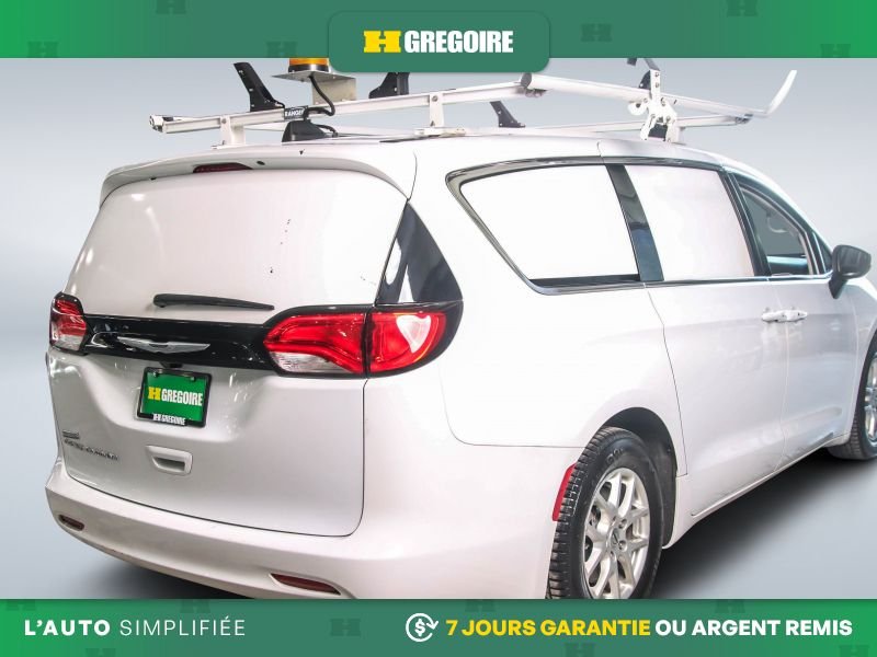Chrysler Grand Caravan 2023 Blanc Laval - photo #5