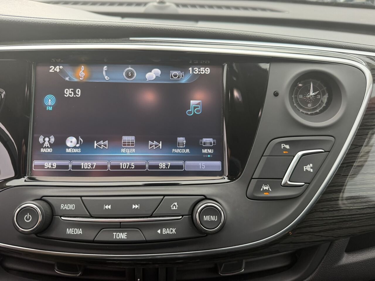 2017 Buick Envision PREMIUM II AWD Red Laval - photo #29