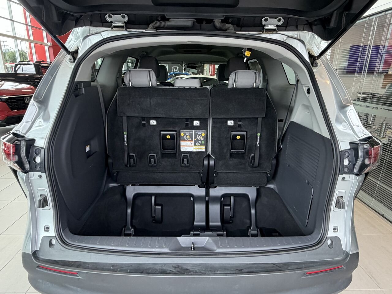 2022 Toyota Sienna Silver Notre-Dame-des-Prairies - photo #7