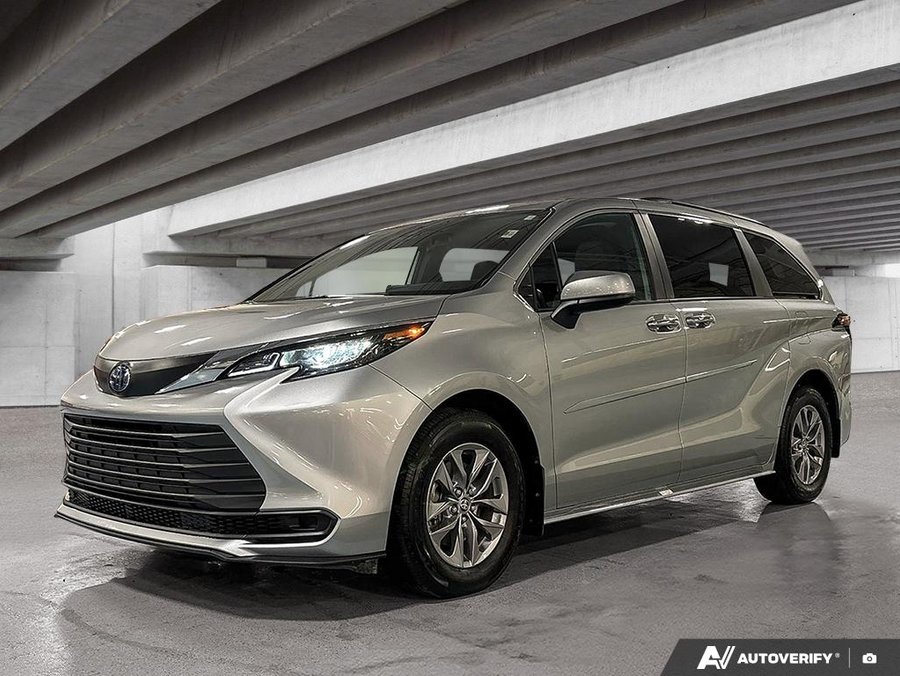 2025 Toyota Sienna XLE 01J9 Celestial Si