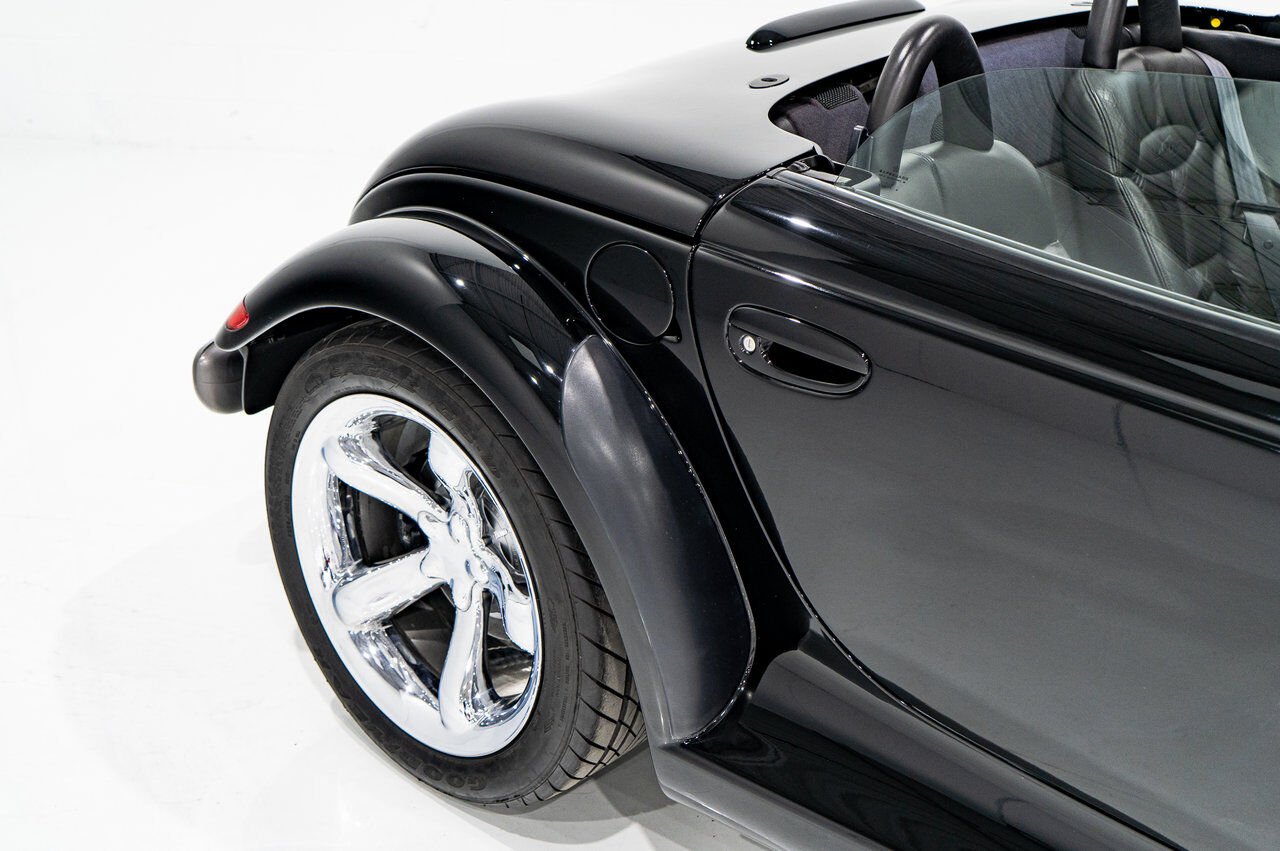 Plymouth Prowler Desirable Black Colour with only 7,611KM (4756mi) from new **PRICE IN USD** 1999 Noir Montréal - photo #47