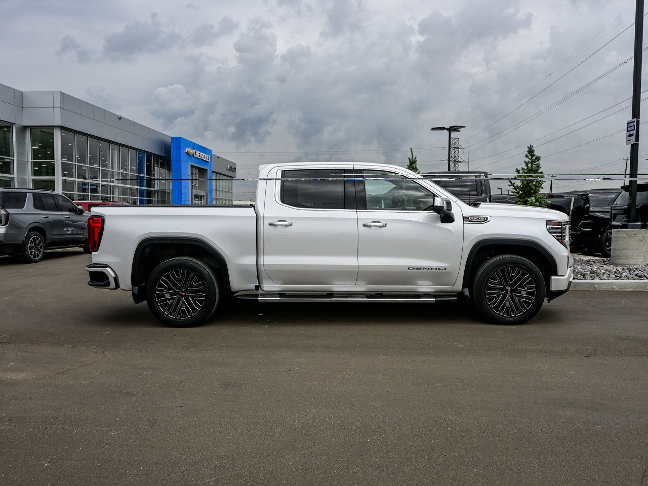 2024 GMC Sierra 1500 4WD Crew Cab 147 Denali White Sherwood Park - photo #14