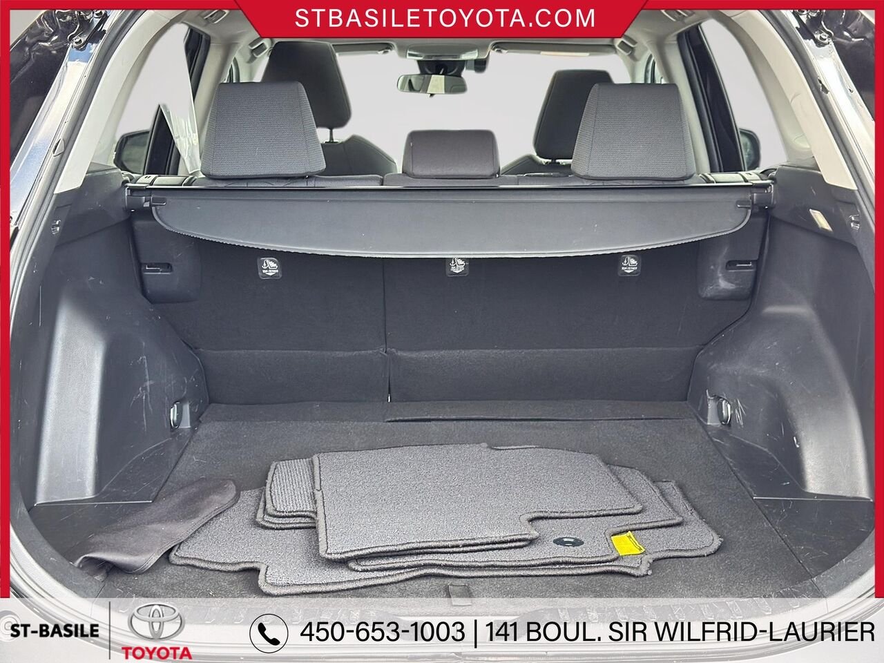 TOYOTA RAV4 Hybride 2022 Noir minuit métallisé Saint-Basile-le-Grand - photo #8