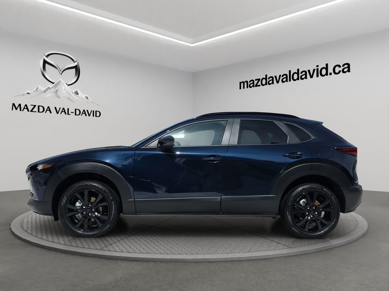 Mazda CX-30 GS AWD 2.5 S Kuro AWD, Toit ouvrant, Sièges en similicuir, Barre de toit peintes. 2026 Bleu cristal foncé mica Val-David - photo #1