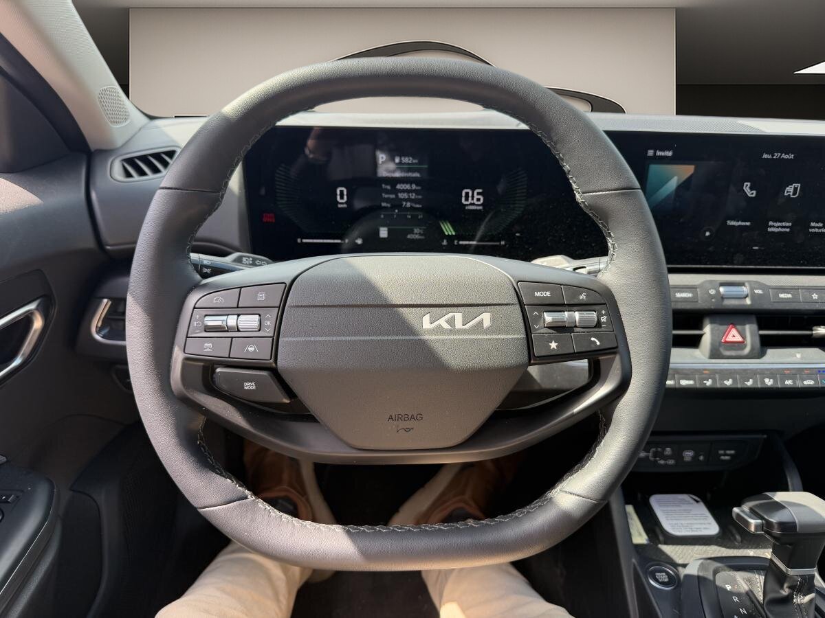 2025 Kia K4 Black  - photo #8