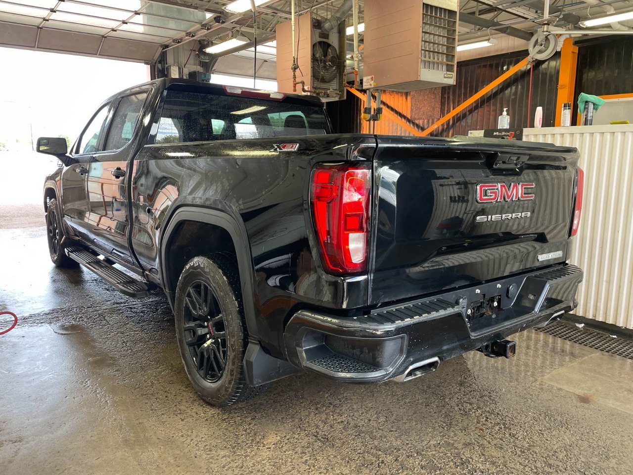 2024 GMC Sierra 1500 ELEVATION CREW 4X4 V8 *NAV* SIÈGES CHAUFF BEDLINER Black Saint-Jérôme - photo #5