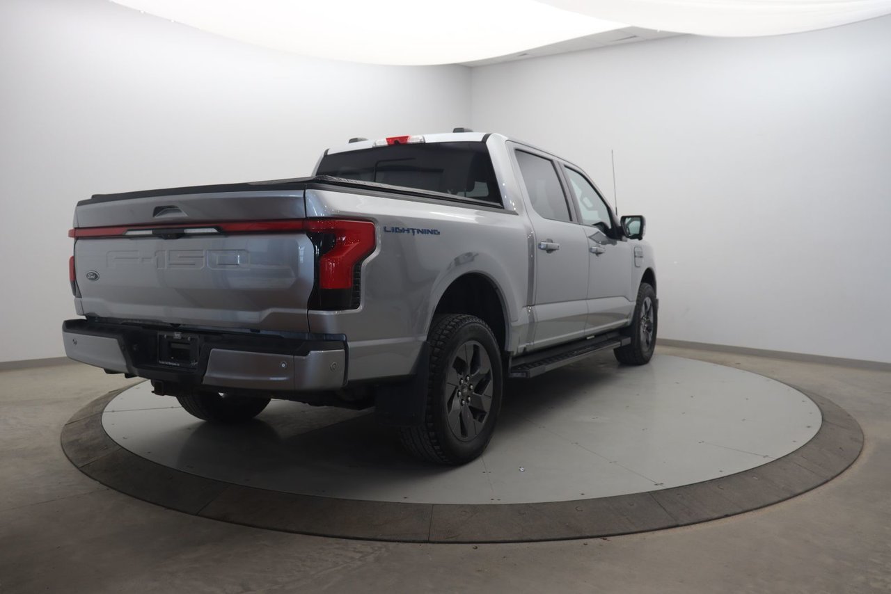 2023 Ford F-150 Lightning Black Baie-Comeau - photo #3