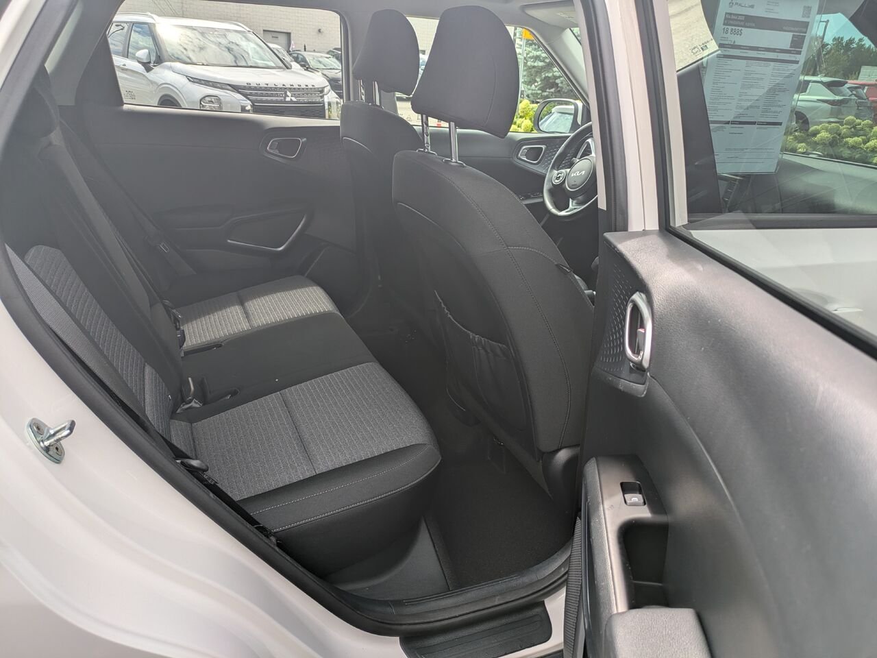 2022 Kia Soul White Gatineau - photo #11