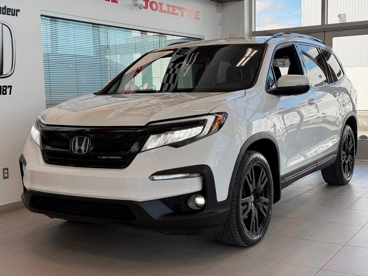 2022 Honda Pilot White Notre-Dame-des-Prairies - photo #1