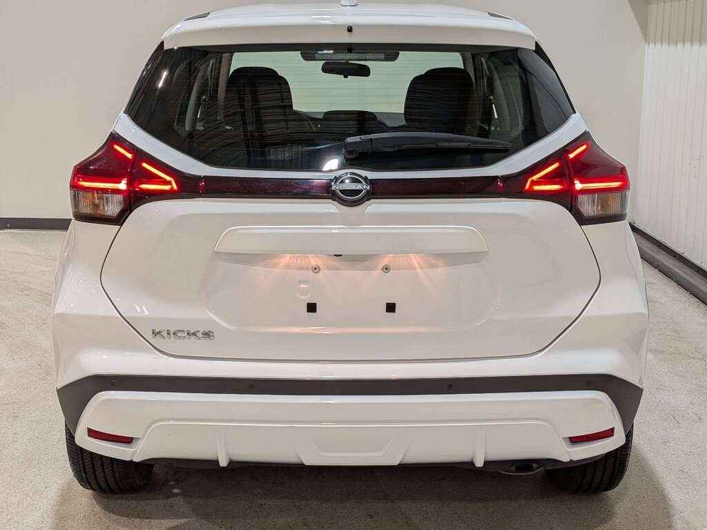 2024 Nissan Kicks S FWD White Val-David - photo #4