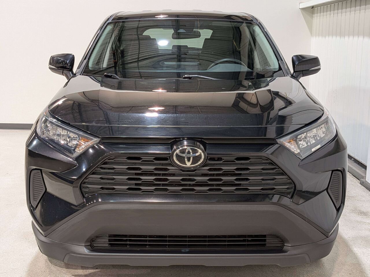 Toyota RAV4 LE AWD 2024 Noir Val-David - photo #3