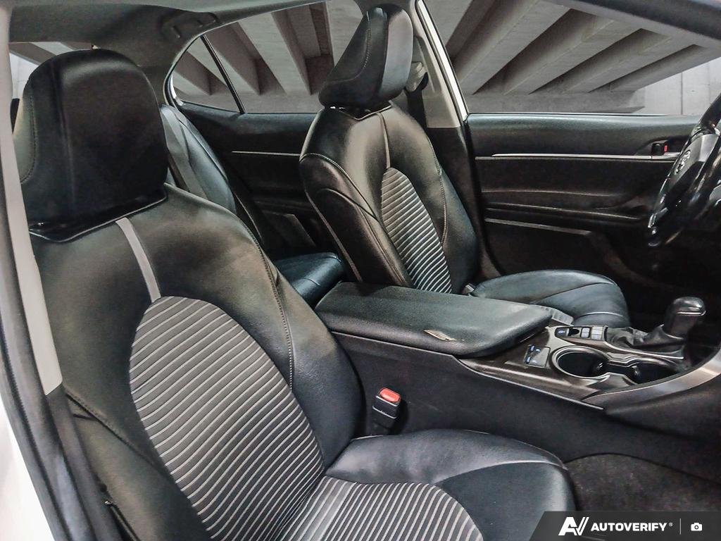 2021 Toyota Camry 2602151A | Hybrid SE White Edmonton - photo #21