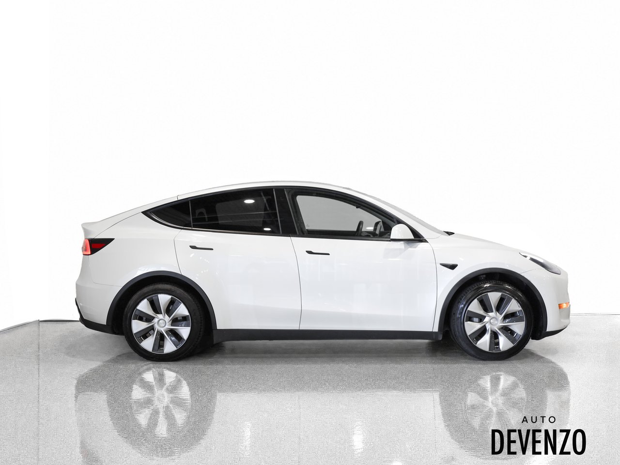 2021 Tesla Model Y White Saint-Eustache - photo #1