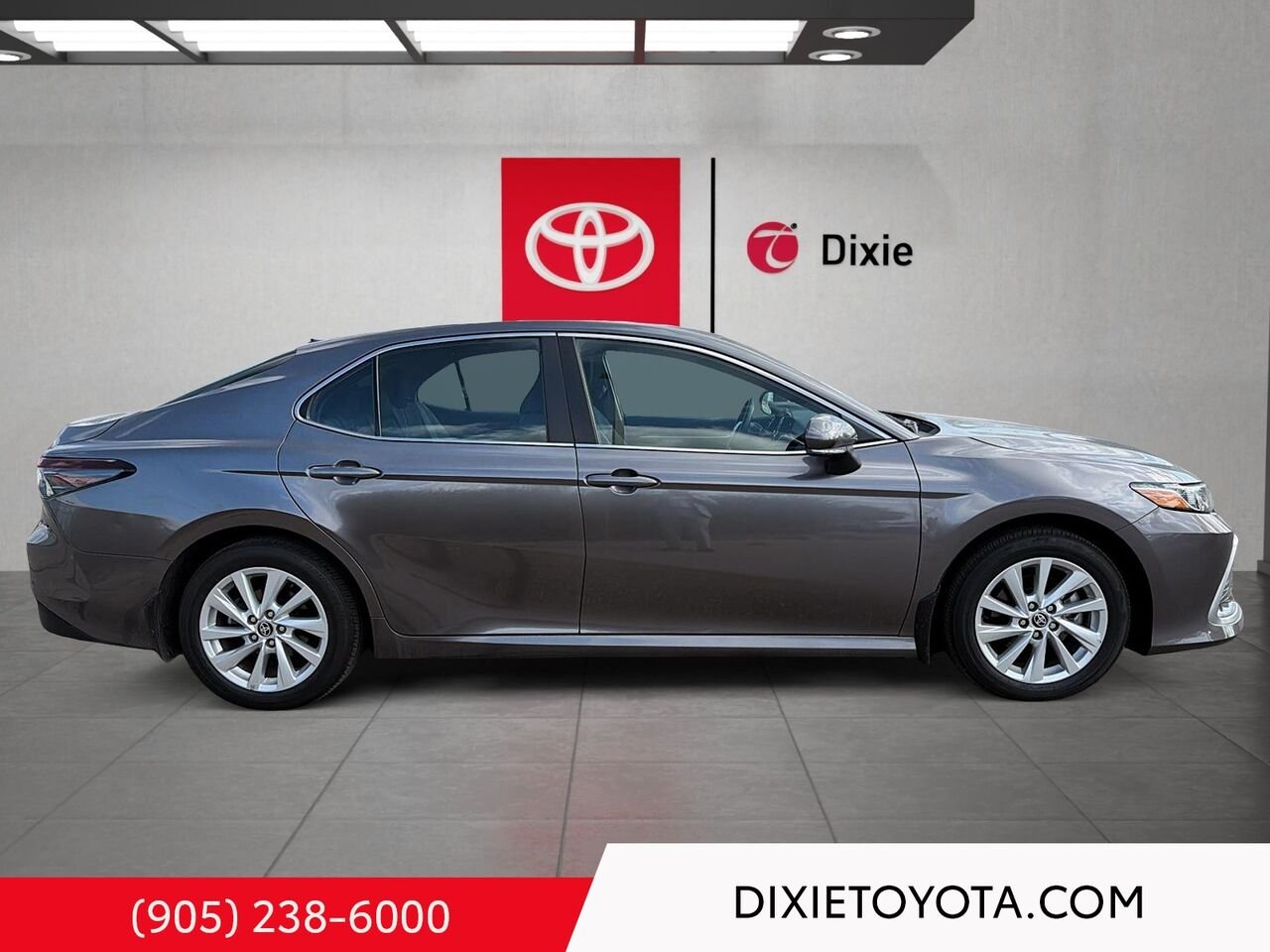 2024 Toyota Camry HYBRID LE / CLEAN CARFAX / ALLOY WHEELS / TOYOTA SAFETY SENSE / CARPLAY AND ANDROID AUTO Grey Mississauga - photo #2