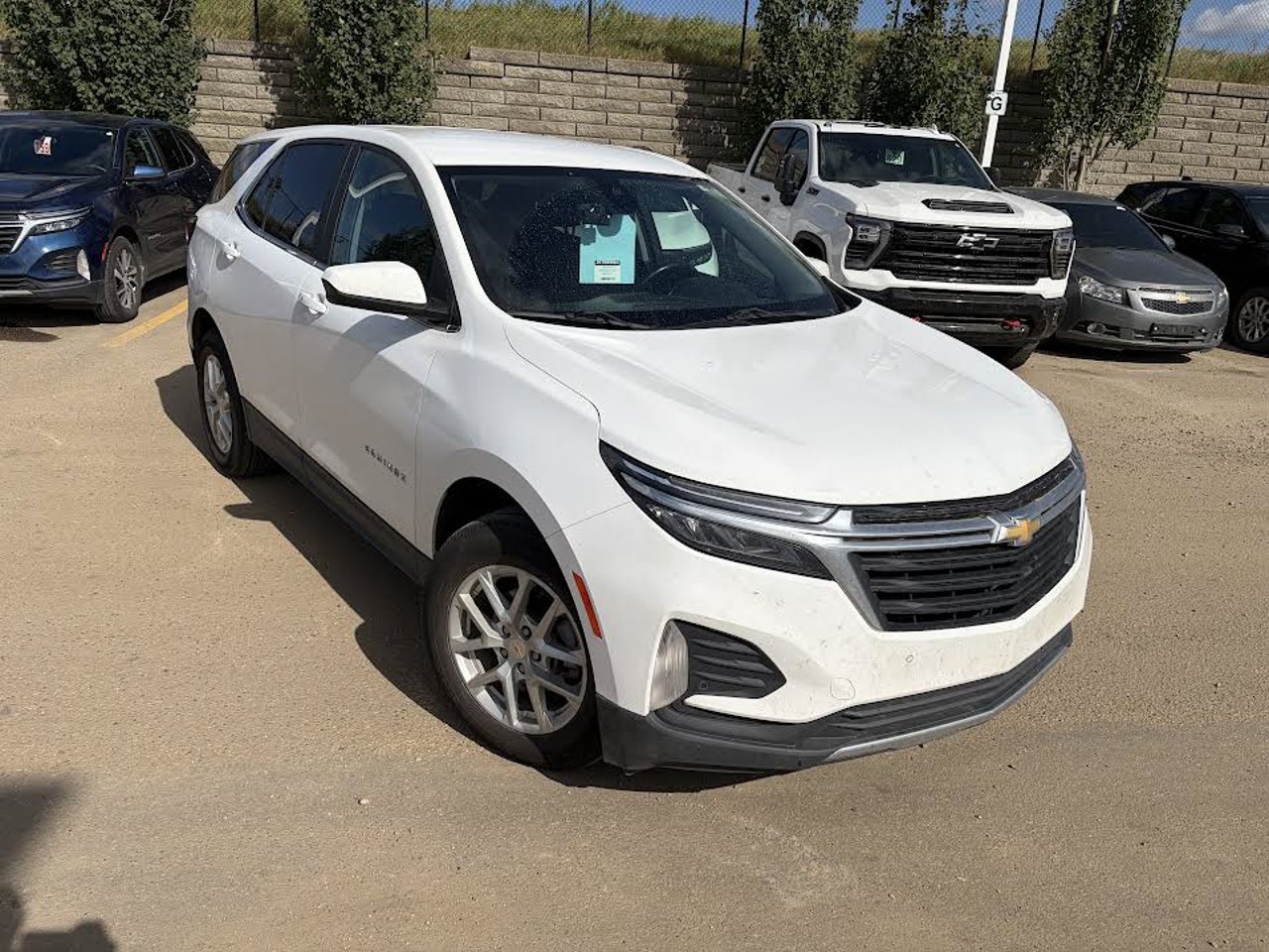 2022 Chevrolet Equinox AWD 4dr LT w/1LT White Sherwood Park - photo #1