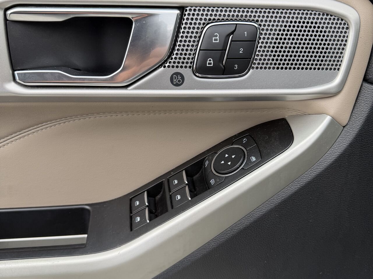 Ford Explorer 4 roues motrices - Limited 2021 Bleu Châteauguay - photo #21