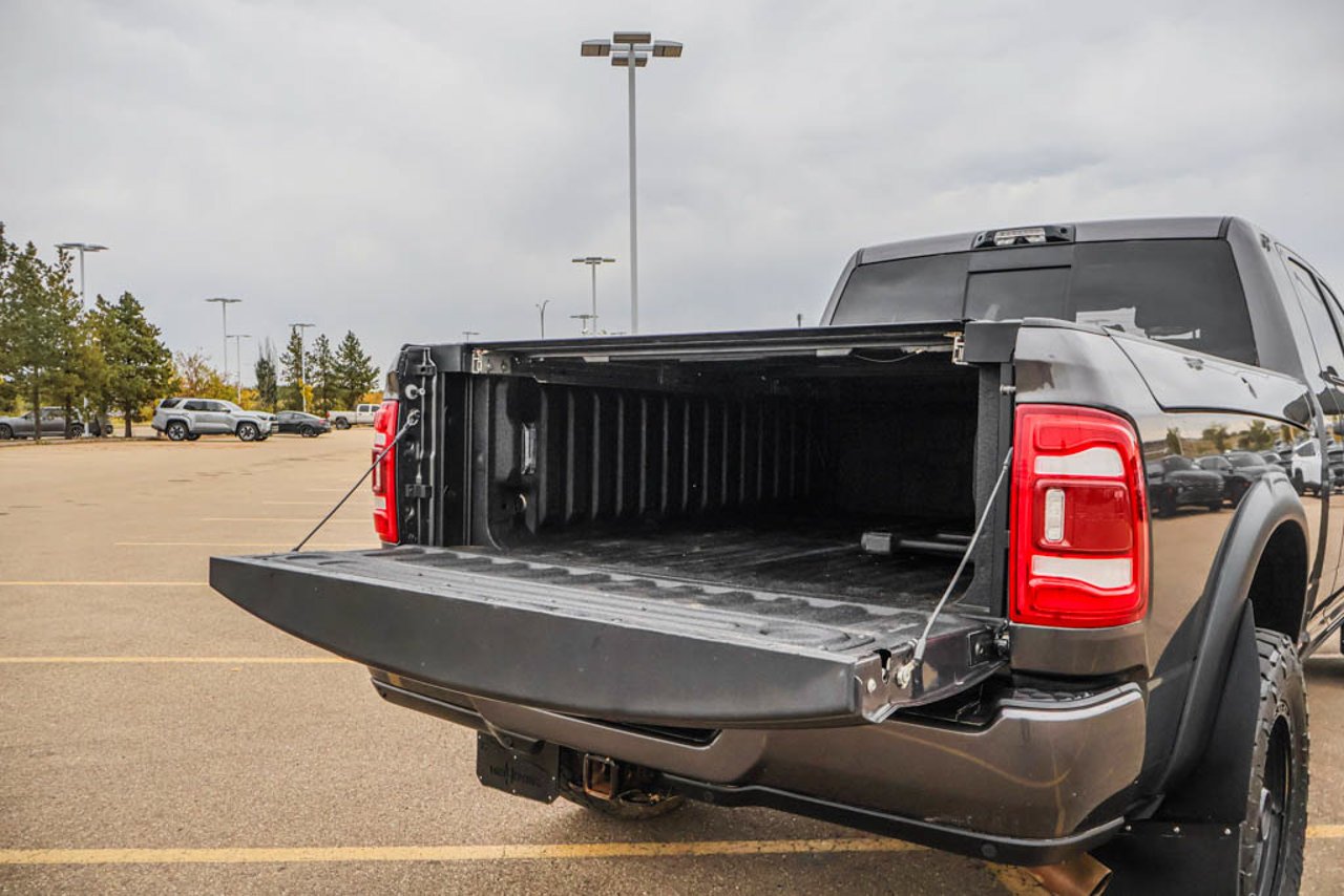 2022 Ram 3500 Limited 4x4 Mega Cab 6'4 Box Grey Sherwood Park - photo #7