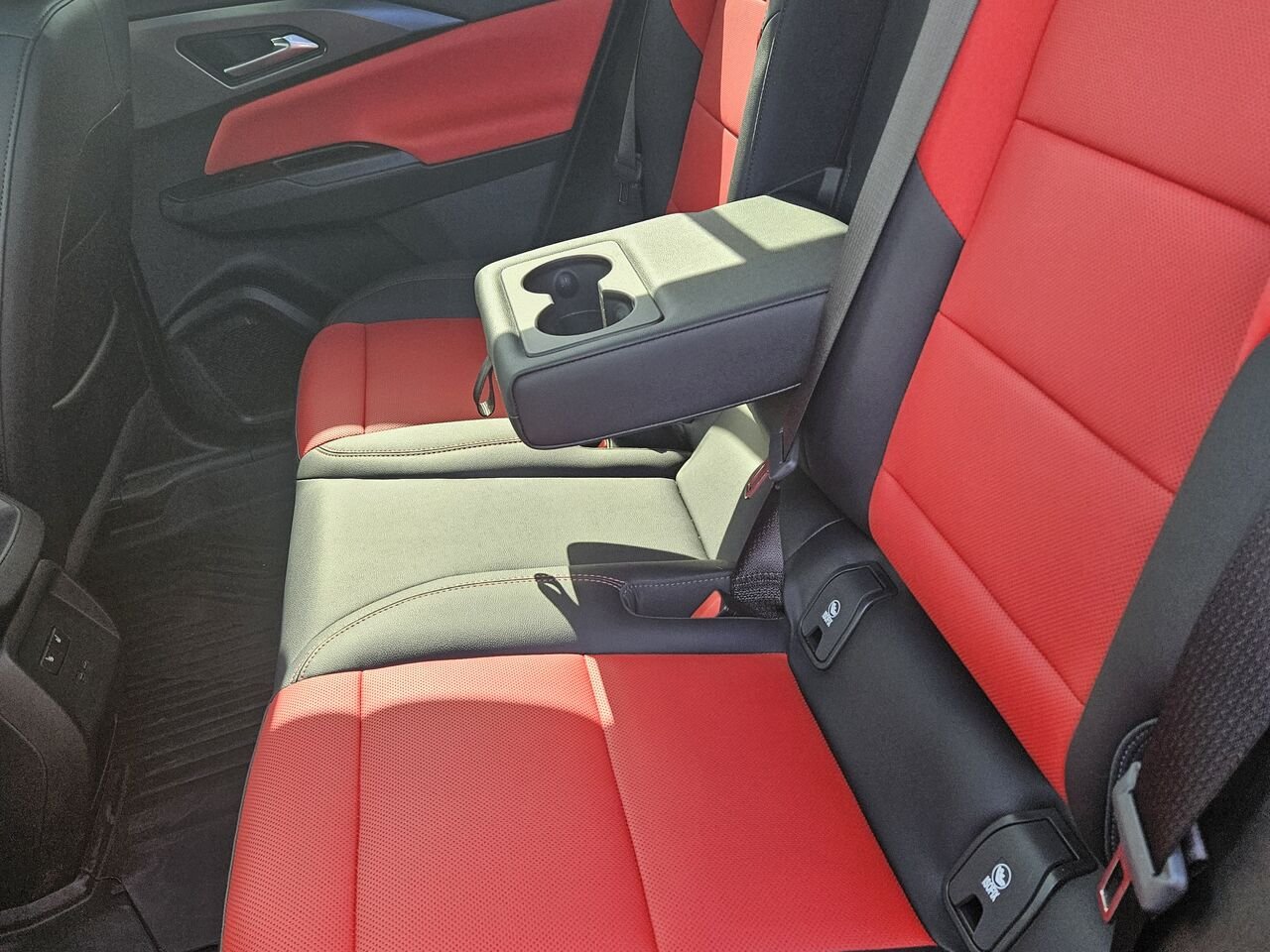 2025 Chevrolet Equinox EV 4 portes RS Red Thetford Mines - photo #12