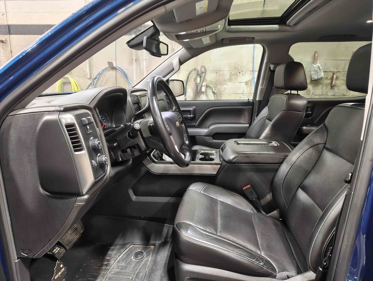 2018 Chevrolet Silverado 1500 4WD Crew Cab 143.5 LTZ w/2LZ Blue Sherwood Park - photo #7