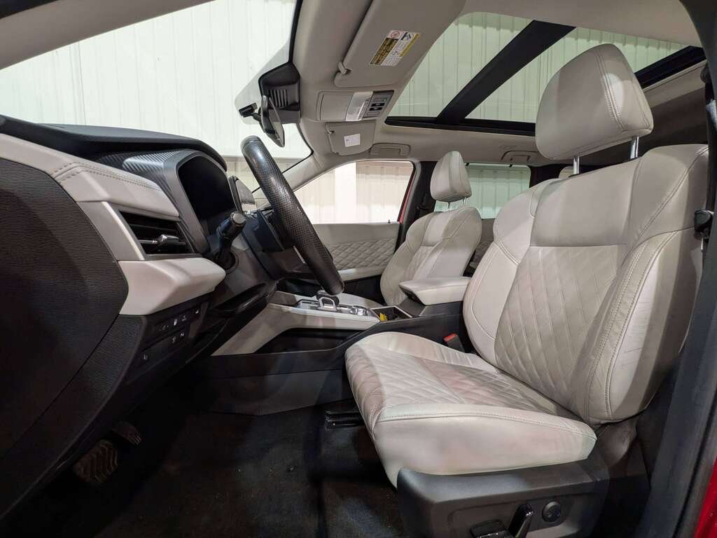 2023 Mitsubishi Outlander Plug-In Hybrid GT S-AWC Red Val-David - photo #1
