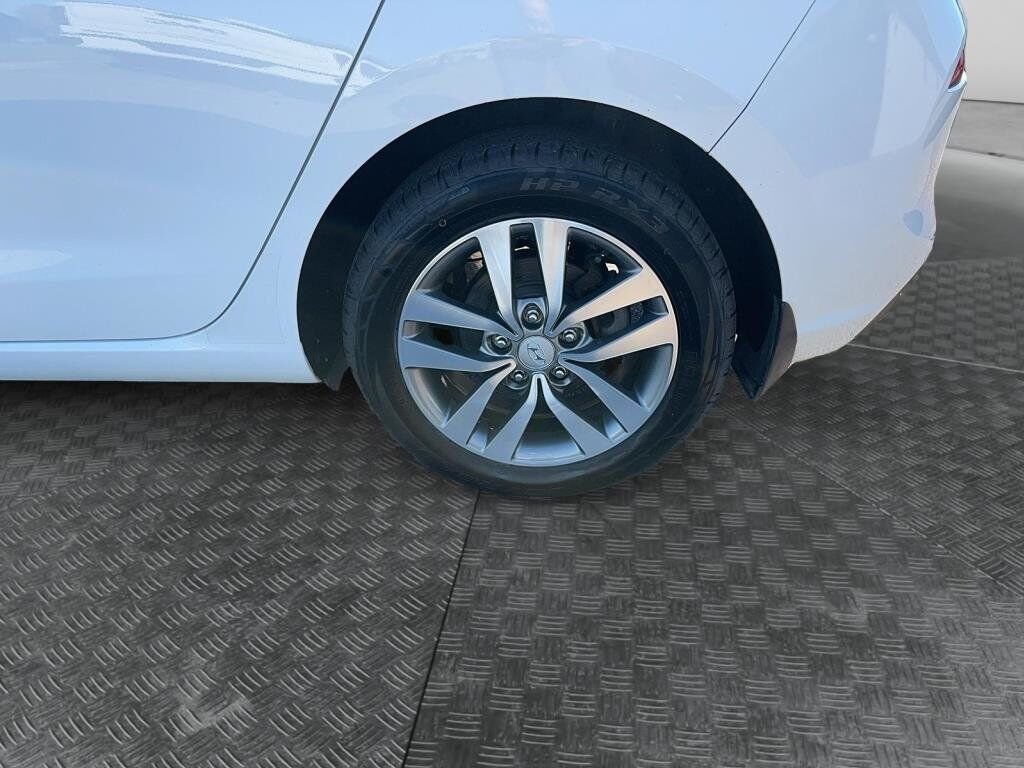Hyundai Elantra GT GL 2018 Blanc Baie-Comeau - photo #6