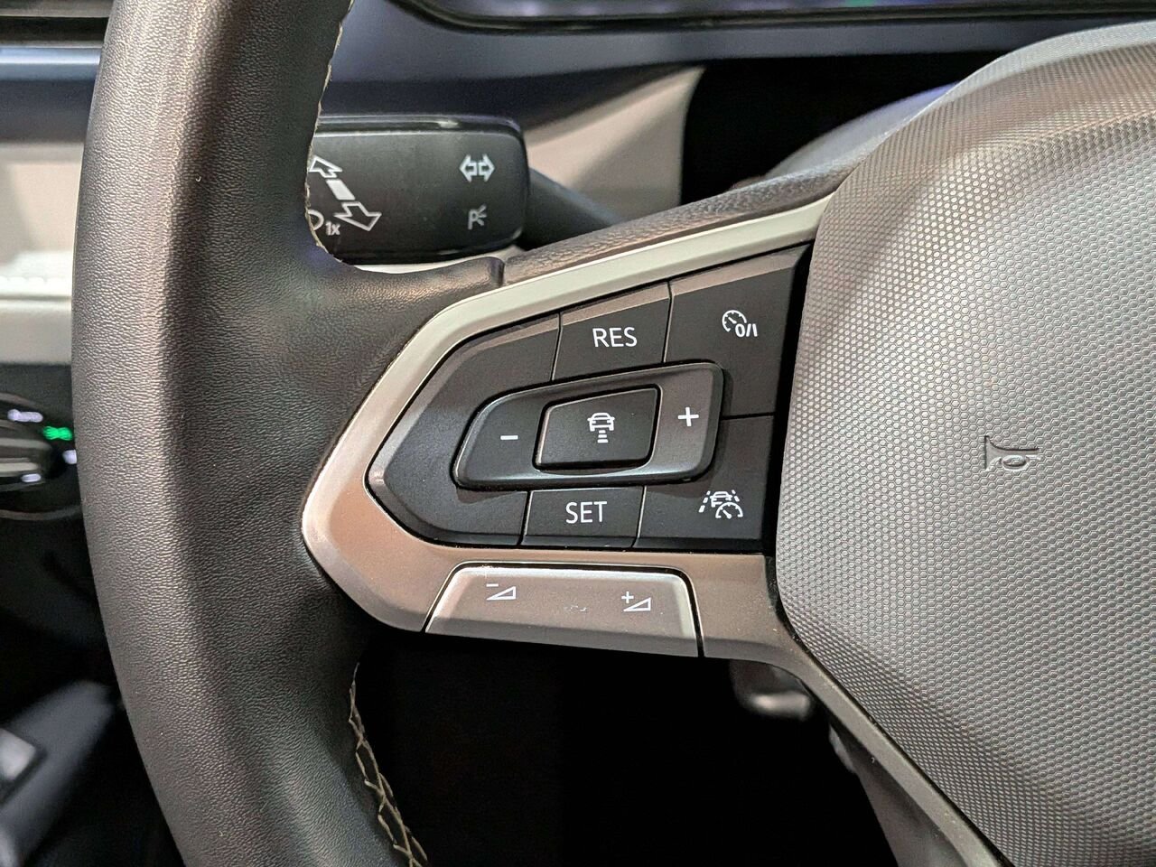 2024 Volkswagen Taos Comfortline 4MOTION White Val-David - photo #13