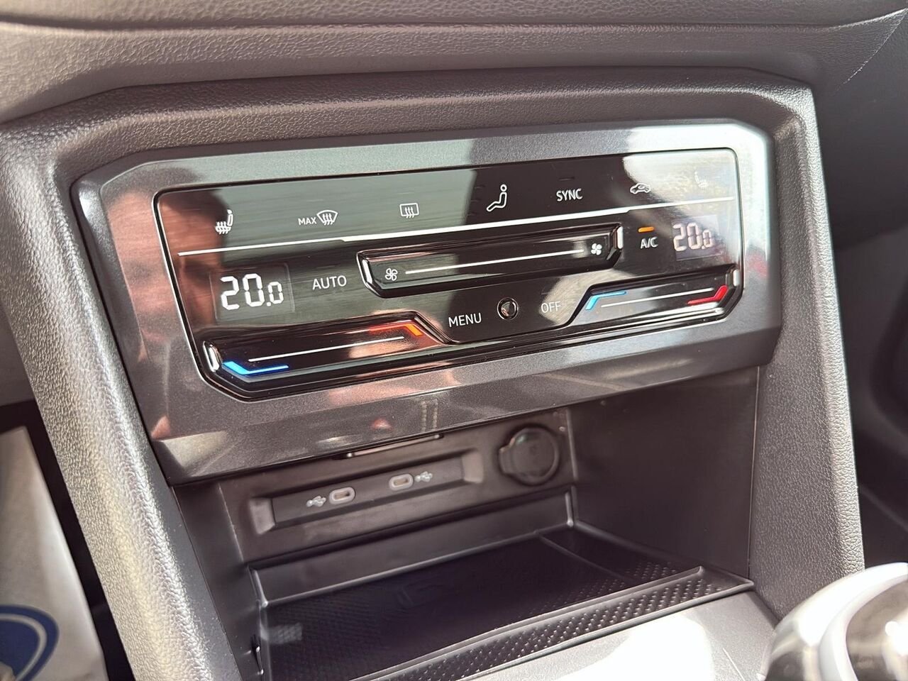 2024 Volkswagen Tiguan Red Saint-Jérôme - photo #18