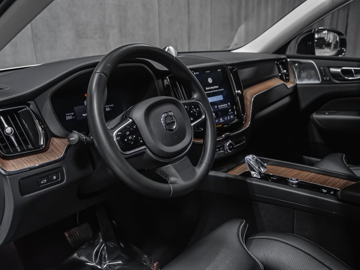 2023 Volvo XC60 Recharge T8 ULTIMATE DARK White Montreal - photo #7