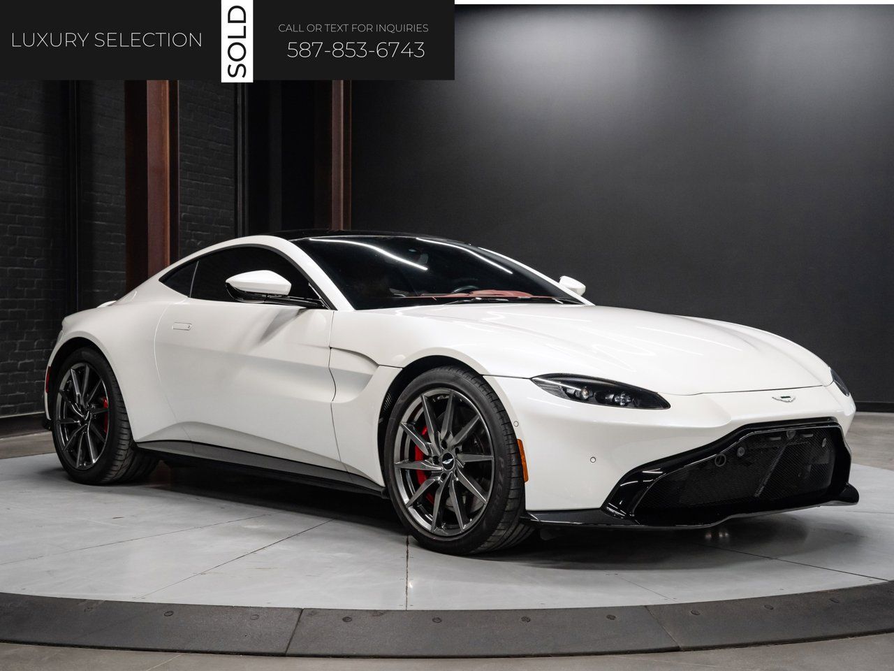 2019 Aston Martin Vantage — photo 1 of 10