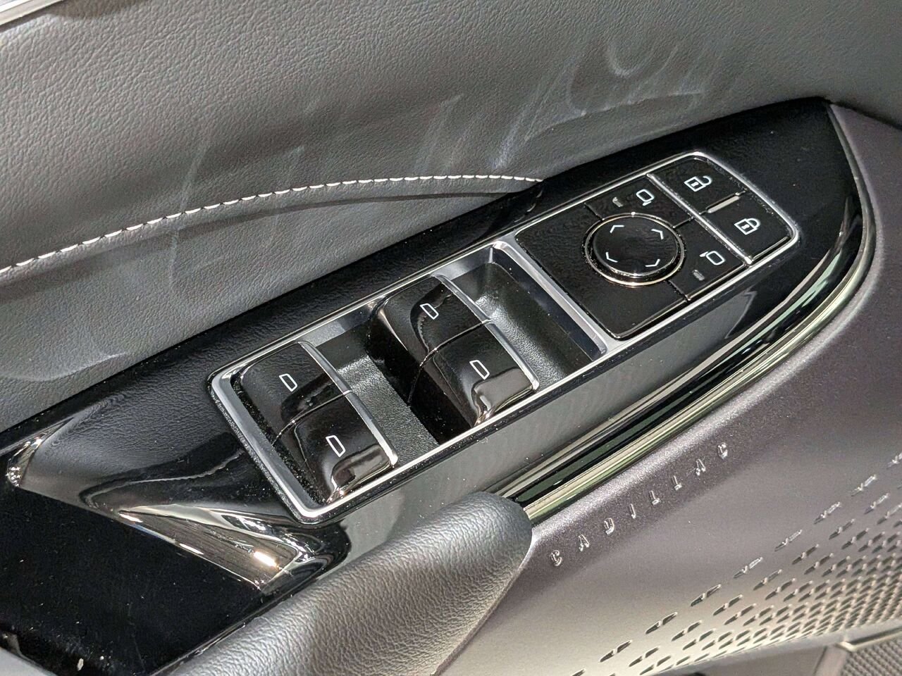 Cadillac LYRIQ 4dr Tech w/1SA 2024 Gris Val-David - photo #34