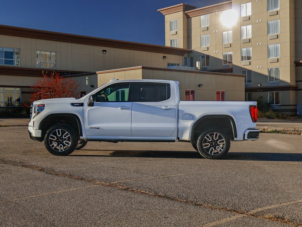 2025 GMC Sierra 1500 4WD Crew Cab 147 AT4 White Sherwood Park - photo #9