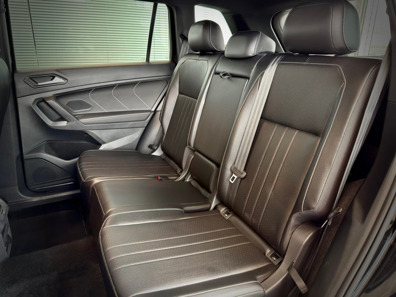 2022 Volkswagen Tiguan Black Notre-Dame-des-Prairies - photo #20